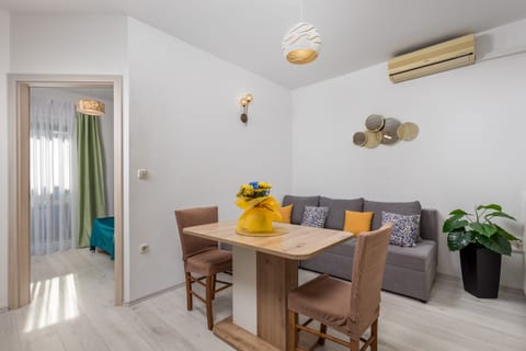 Apartments and Room Slavica - Unit 52660-61