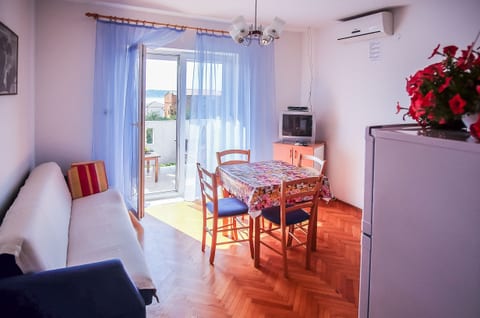 Apartments Biserka - Unit 52680-61
