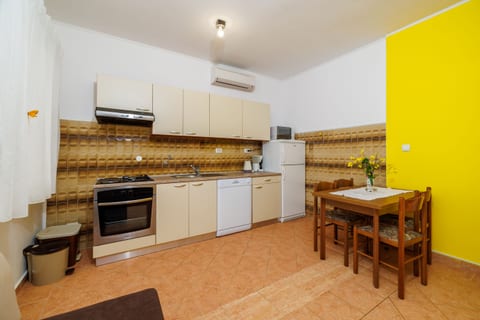 Apartments Ljubica - Unit 52695-61