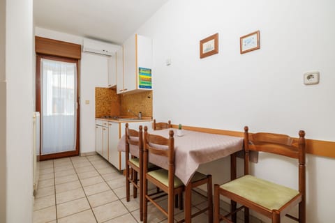 Apartments Info - Unit 52707-61
