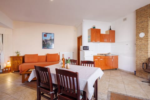 Apartments Info - Unit 129784-5