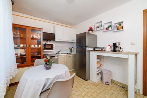 Apartments Melita - Unit 52968-61