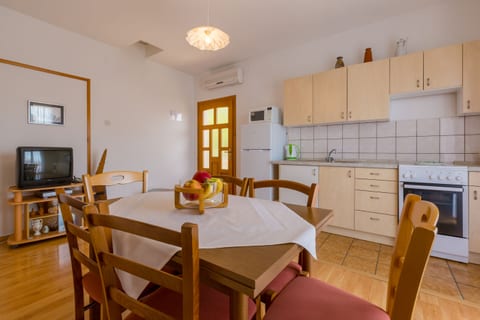 Apartments Dora - Unit 53038-61