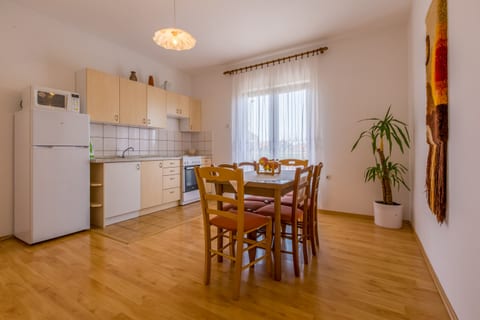 Apartments Dora - Unit 53038-61