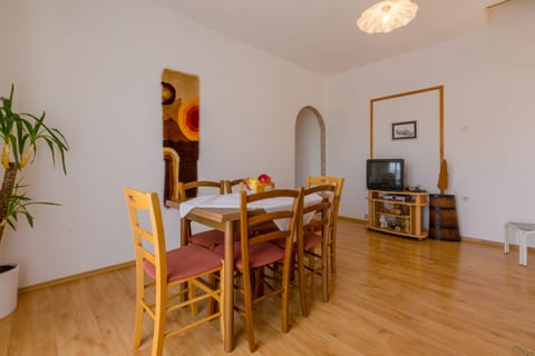 Apartments Dora - Unit 53038-61
