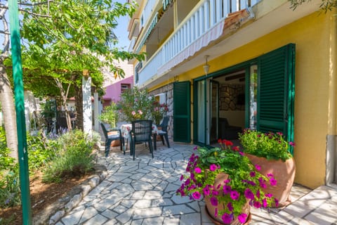 Apartments Neno - Unit 53053-61