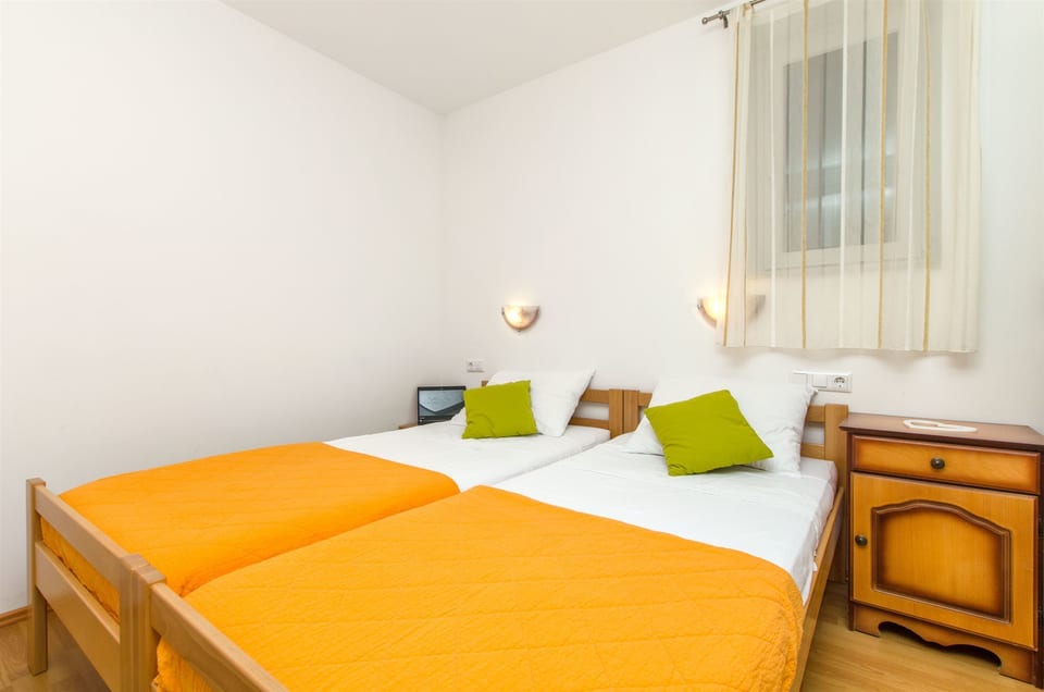 Apartments Mira - Unit 54830-61 - Croatia