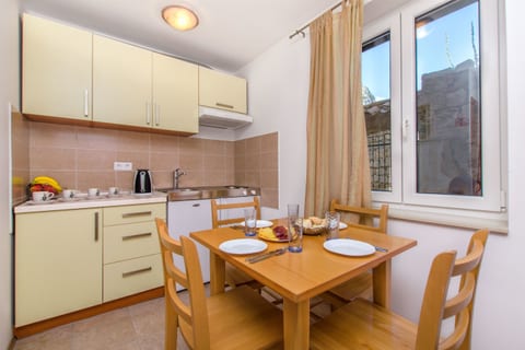 Apartments Mira - Unit 54831-61