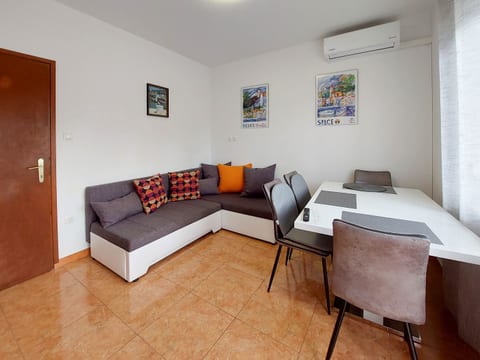 Apartments Katica - Unit 129034-5