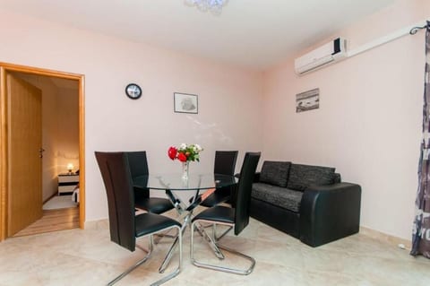Apartments Mladen - Unit 56113-61
