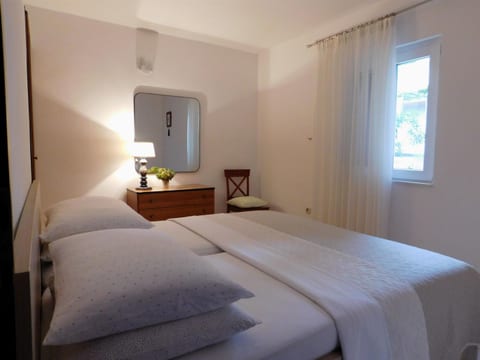 Apartments Mirjana - Unit 56260-61