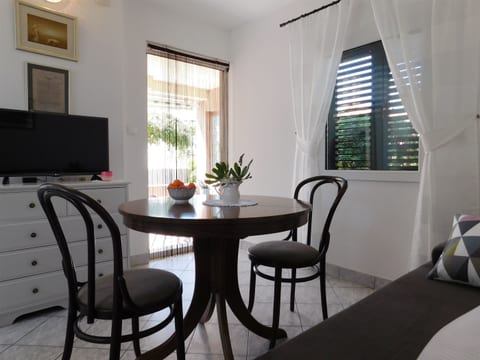 Apartments Mirjana - Unit 56261-61