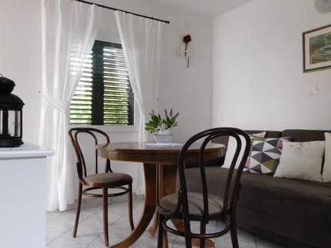 Apartments Mirjana - Unit 56261-61