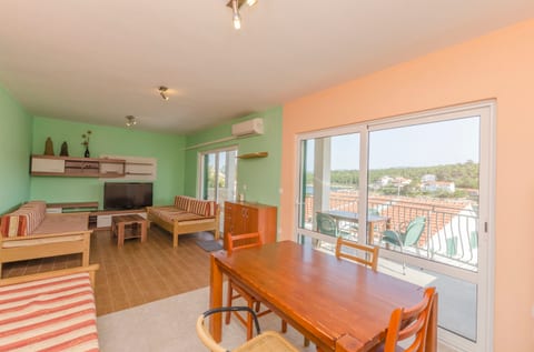 Apartment Ivo - Unit 151509-15