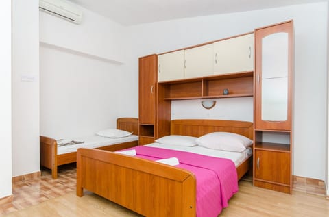Apartment and Rooms Ivan - Unit 56573-15