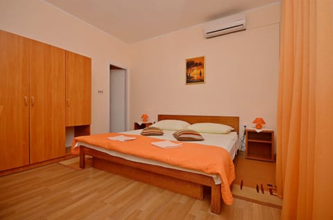 Apartment and Room Ivica - Unit 56653-15