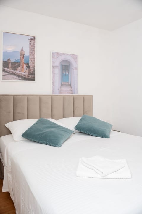 Apartments and Rooms Barbara - Unit 56730-15