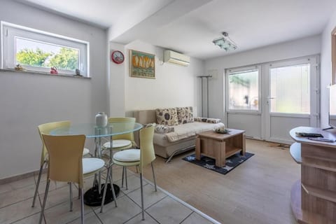 Apartment Jurja - Unit 56744-15