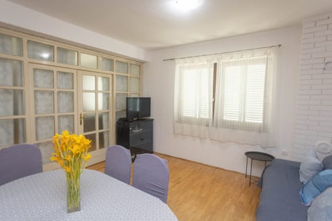 Apartments Near Hangar beach - Unit 56890-15