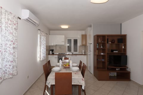 Apartments Max - Unit 57446-15