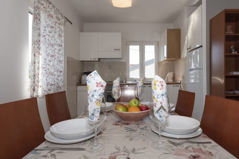 Apartments Max - Unit 57446-15