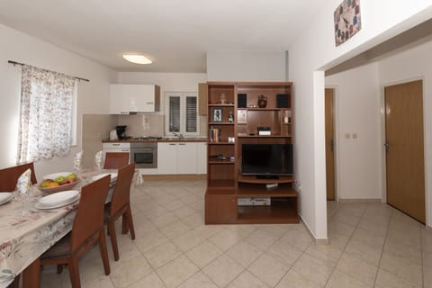 Apartments Max - Unit 57446-15