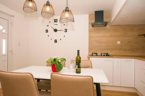 House Astrid - Unit 124755-15