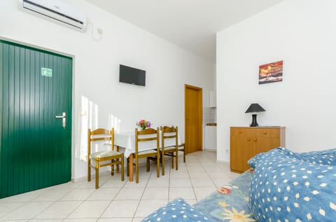Apartments Mate - Unit 150504-15