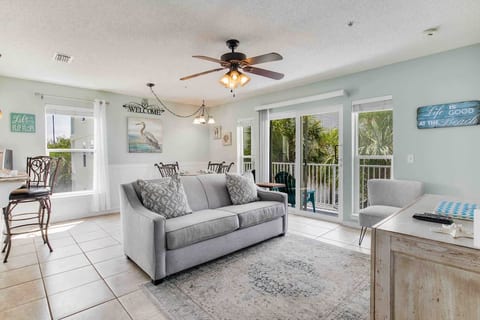 RELAXING RETREAT IN THE HEART OF NAVARRE BEACH!!