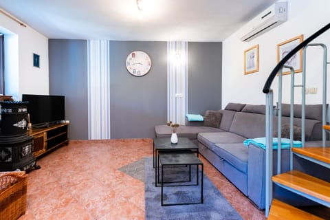 House Poljica with a pool - Unit 150996-15