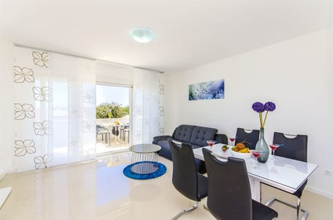 Apartments Villa V - Unit 151133-15