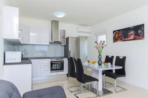 Apartments Villa V - Unit 151134-15