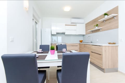 Apartments Branimir - Unit 151415-15