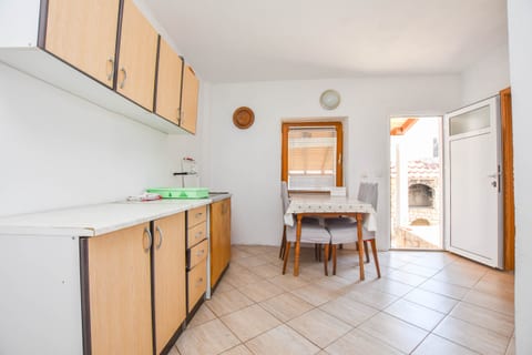 House Mateo - Unit 151744-15