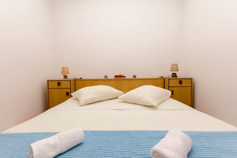 Apartments A cappella music - Unit 151814-15