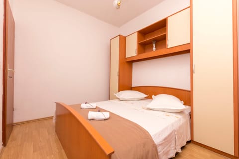 Apartments A cappella music - Unit 151816-15
