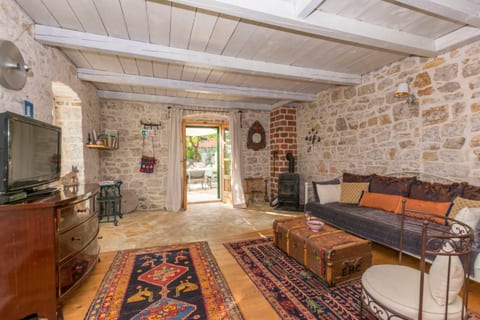House Almond - Unit 154642-5