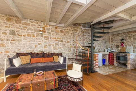 House Almond - Unit 154642-5