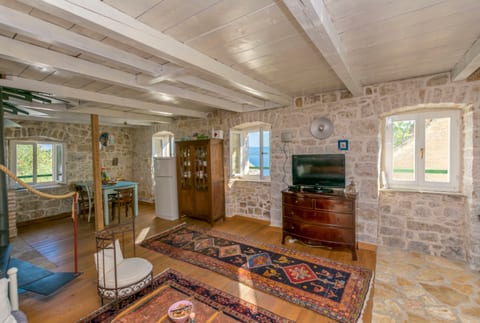 House Almond - Unit 154642-5