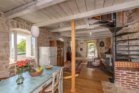 House Almond - Unit 154642-5