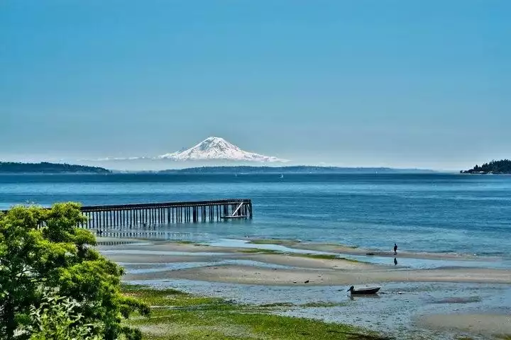 View from patio! My Rainier in the distance! View from patio! My Rainier in the distance! - Indianola Beach House - Indianola