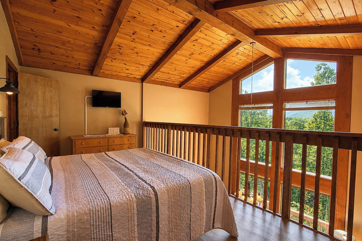 Loft king bedroom with a view!