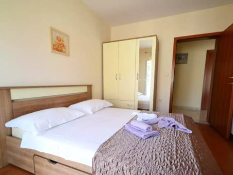Dević