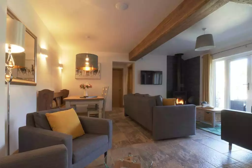 The lovely sociable open living area is perfect for socialising with family and friends. - Stunning Cottage | New Forest | Families | Friends - Redlynch