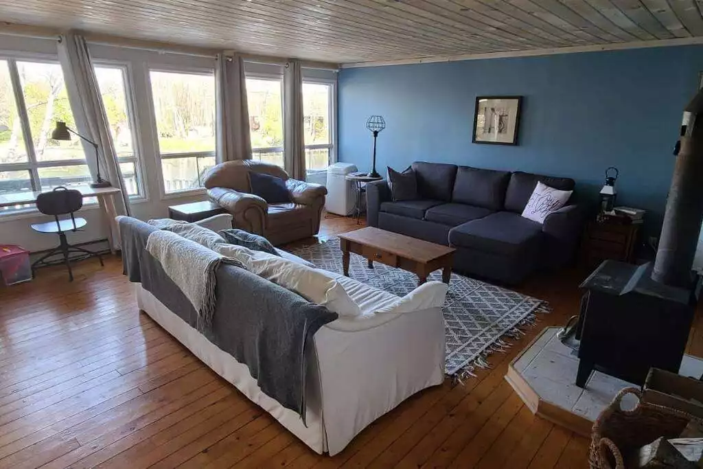 Four Season Waterfront Cottage Stoney Lake