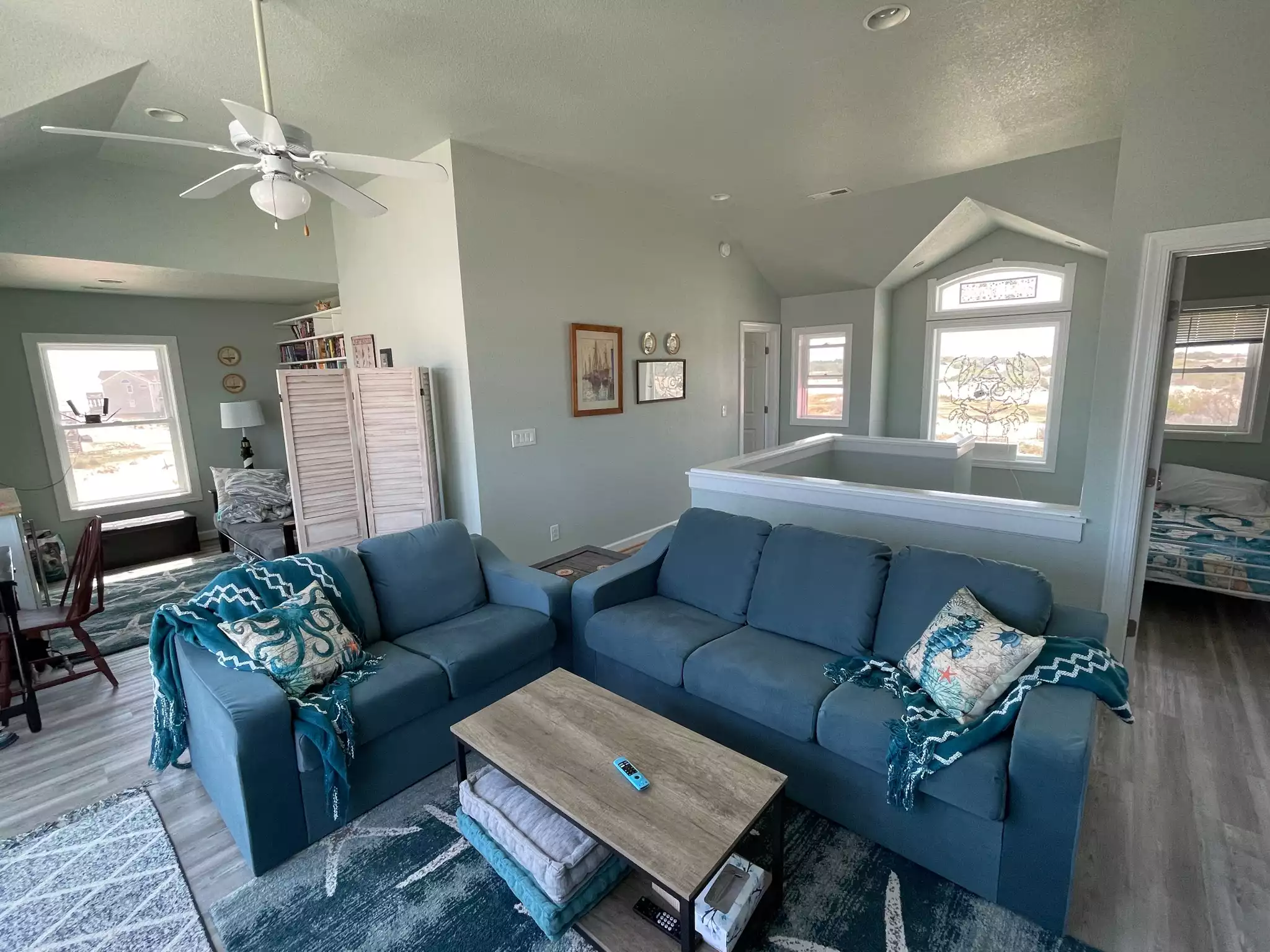 Alternate view of living room.