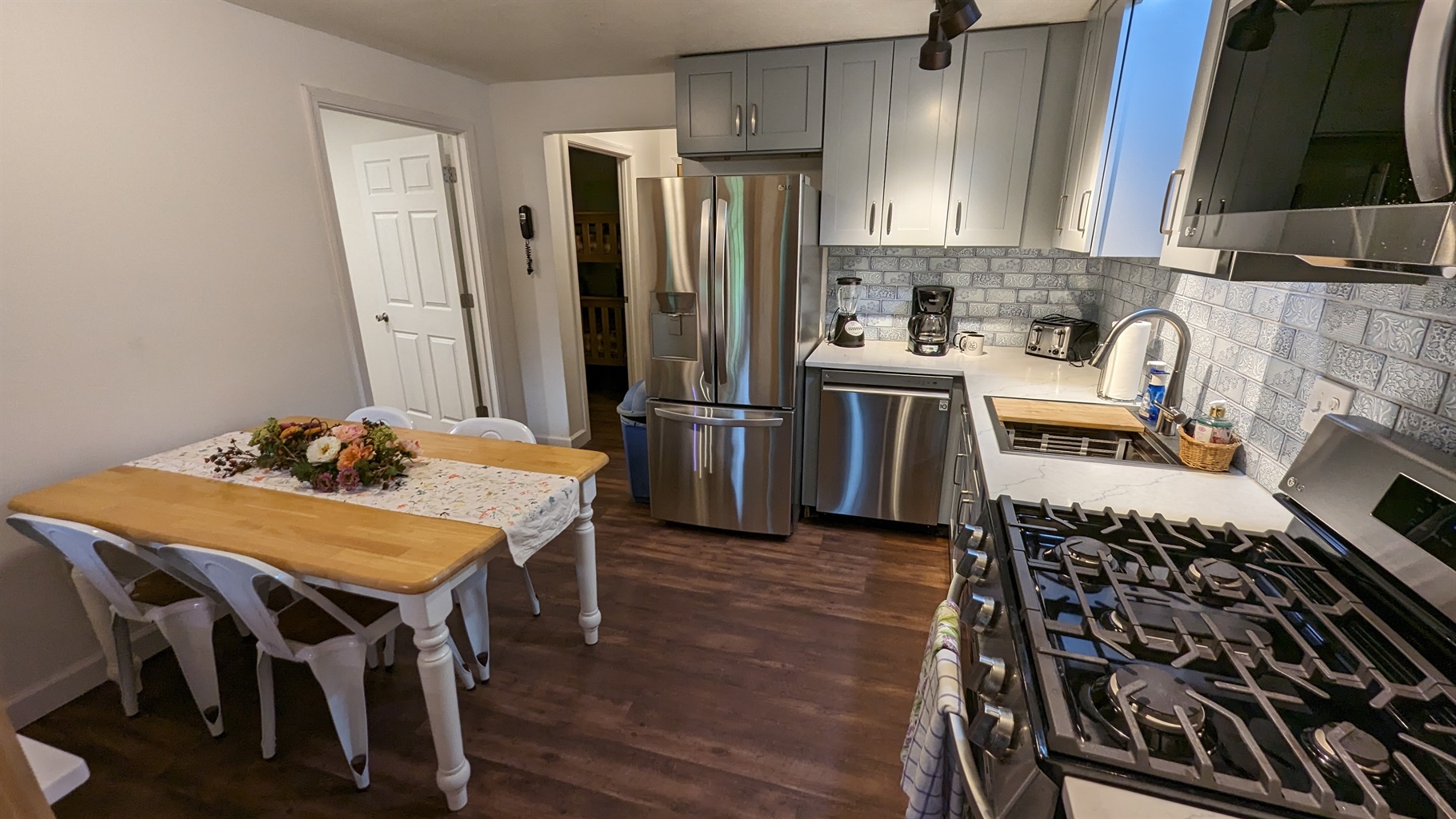 Completely renovated kitchen- fully equipped! Completely renovated kitchen- fully equipped! - High Ridge - Stanley