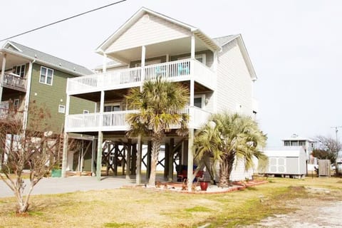 Relaxation awaits at Crabby Chuck’s beach house!