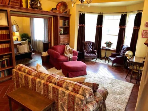 Living Room - Comfy Sleeper Sofa (Queen) and lounger