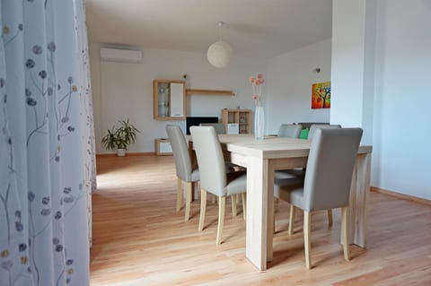 Apartment Summer Day - Unit 155947-5